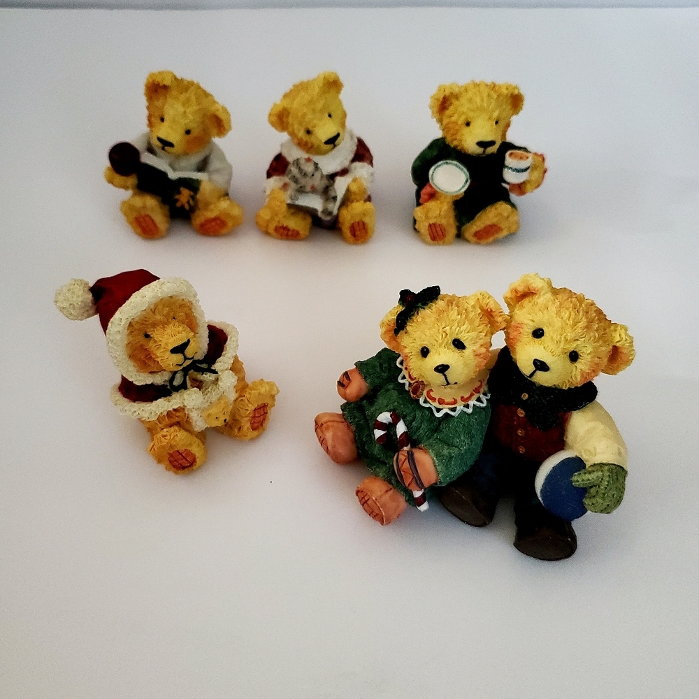 CHERISON Bear Family Figurines Bundle Holiday Outfits Christmas Decor Resin 5pcs